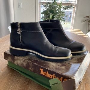 Timberland Women’s leather ankle boots (Pending)